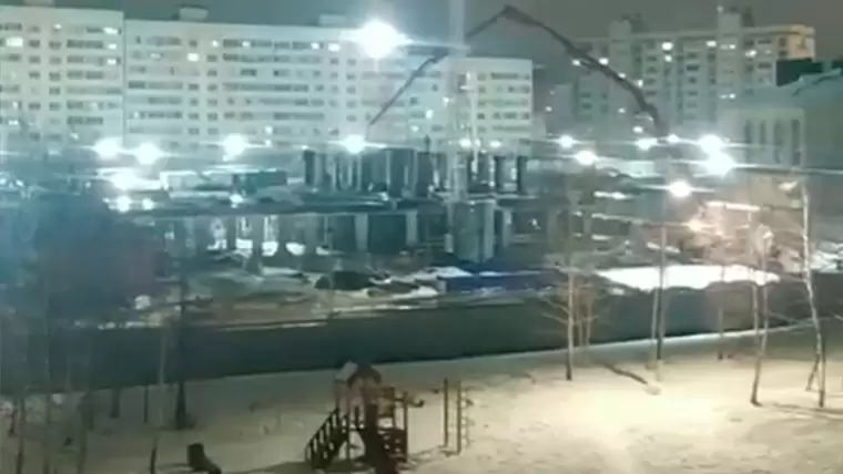 «Вы на нас не ругайтесь»: рабочий рассказал, почему в Нижнекамске строят школу по ночам