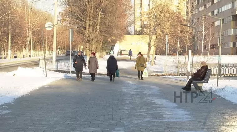В Нижнекамске будут обрабатывать пескосоляной смесью выложенные брусчаткой тротуары