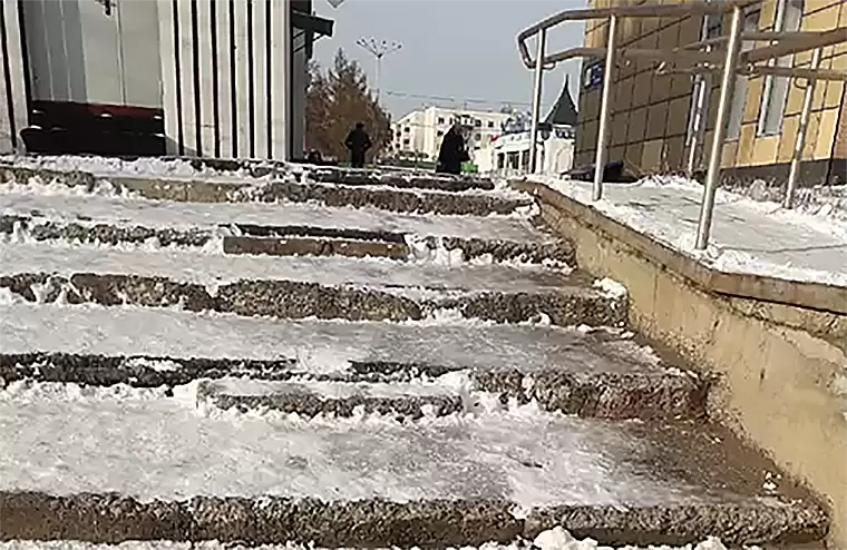 В Нижнекамске отремонтируют опасную лестницу на ул. Гагарина