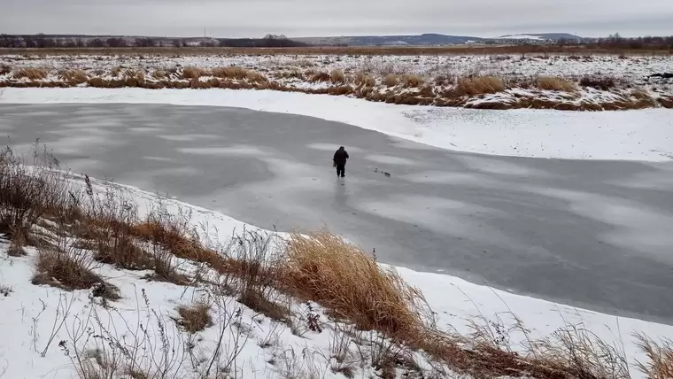 Нижнекамские рыбаки начали выходить на тонкий лёд, не страшась штрафов