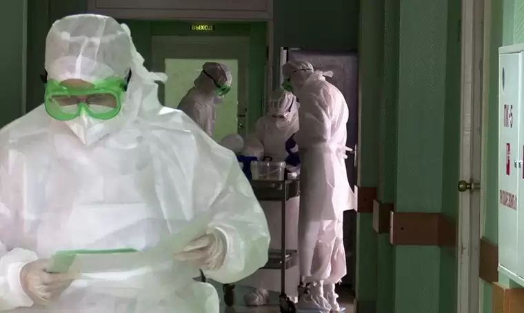 «Очнитесь, посмотрите, что происходит вокруг!»: нижнекамские врачи приглашают антипрививочников в COVID-госпиталь