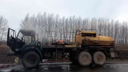 В Татарстане на ходу загорелся отечественный грузовик - НТР 24