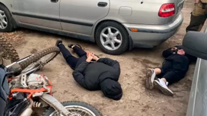 4 молодых татарстанца ограбили человека и угнали машину вместе с мотоциклами