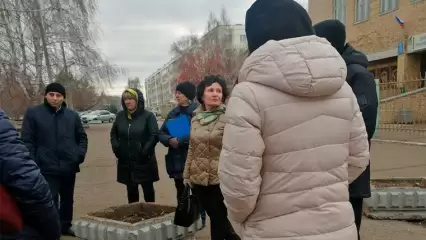 В Нижнекамске председатель СТОС совместно с УК выявили проблемы микрорайона - НТР 24