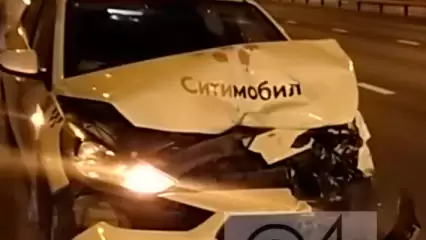 В Татарстане при столкновении легковушки и кареты скорой помощи один из водителей получил переломы - НТР 24