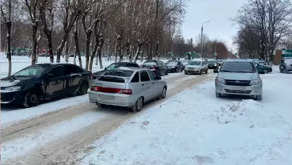 Жители Нижнекамска просят сделать парковку возле ТЦ «Глобал Арс» - НТР 24