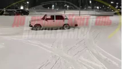 Нижнекамец пожаловался в ГИБДД на дрифтующих у «Ленты» водителей - НТР 24