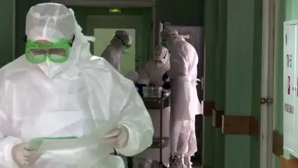 «Очнитесь, посмотрите, что происходит вокруг!»: нижнекамские врачи приглашают антипрививочников в COVID-госпиталь