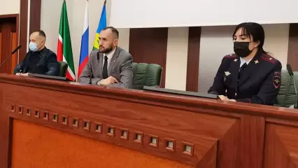 Руководству ТЦ в Нижнекамске рассказали, как поступать с покупателями, не показывающими QR-коды - НТР 24