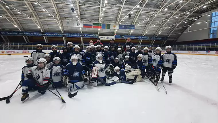 В День хоккея госавтоинспекторы встретились с хоккеистами