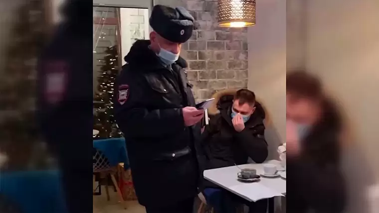 В Татарстане в кафе, которое пускало гостей без QR-кодов, нагрянули полицейские и Роспотребнадзор