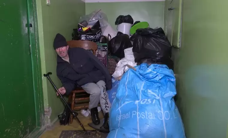 В Нижнекамске проводится прокурорская проверка после того, как мужчину-инвалида оставили жить в подъезде
