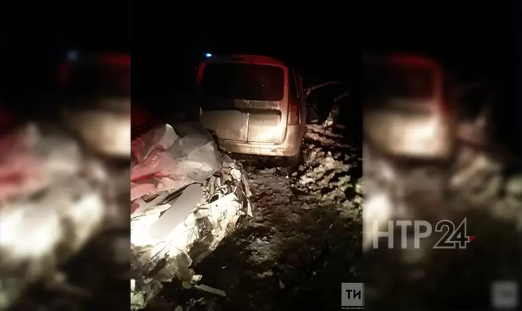 В Татарстане произошло лобовое столкновение двух легковушек, 4 человека пострадали