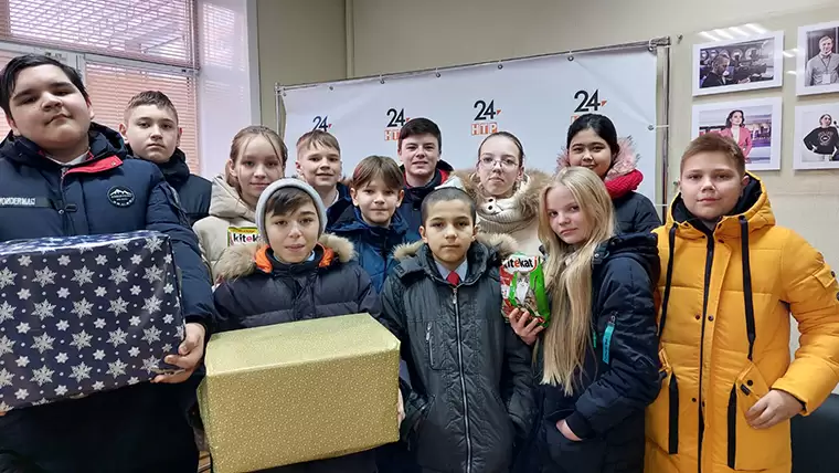 Школьники из села Большое Афанасово передали к Новому Году корм для бездомных животных
