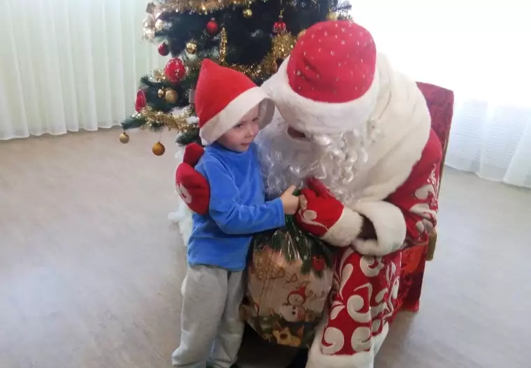 Дед Мороз НТР поздравил с Новым Годом и вручил подарки детям из приюта «Балкыш» и школы-интерната