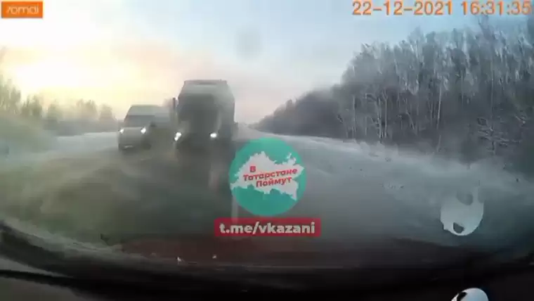 В Татарстане два водителя грузовиков едва не устроили серьёзное ДТП