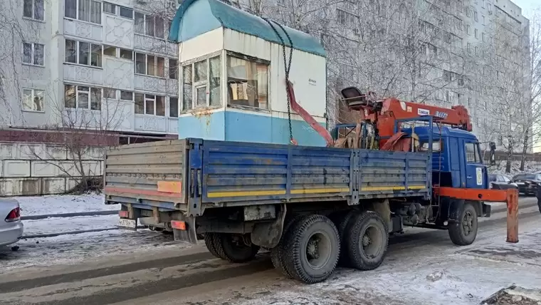 В Нижнекамске приступили к уборке ларьков и киосков
