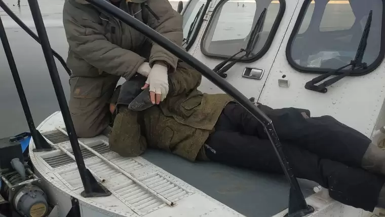 В Татарстане рыбака, которому стало плохо, пришлось спасать на СВП