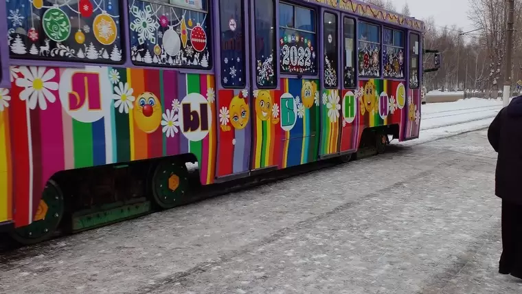 Нижнекамка восхитилась поездкой в новогоднем трамвае