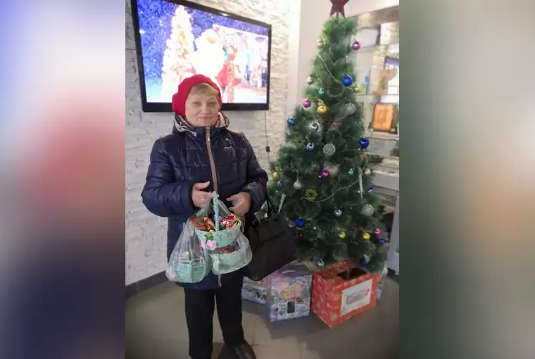 «Стань Дедом Морозом!»: нижнекамка подготовила сладкие подарки для пенсионеров