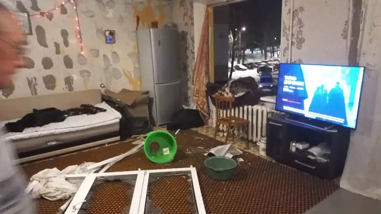 В Нижнекамске после хлопка из-за самогонного аппарата в квартире выбило окно