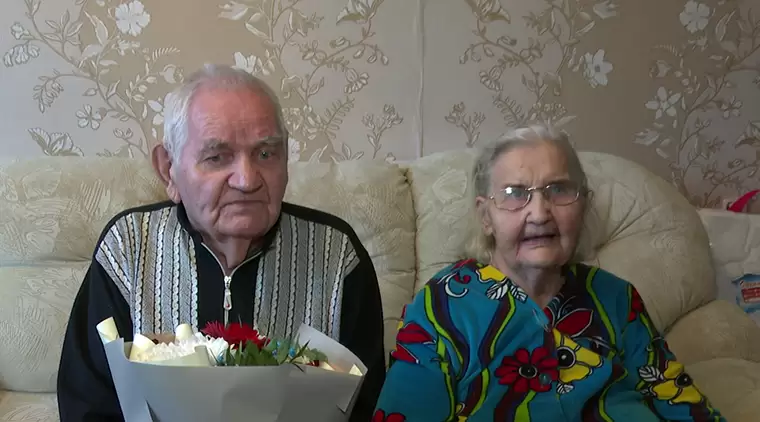 Нижнекамского труженика тыла поздравили с 90-летним юбилеем