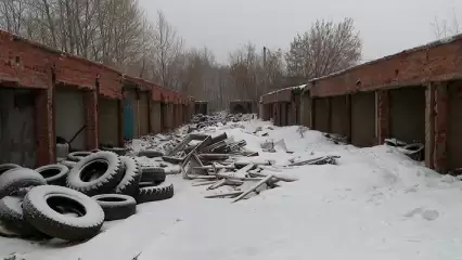 В Нижнекамске неизвестные снимают металлические двери с гаражных боксов - НТР 24