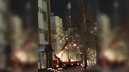В Нижнекамске под покровом ночи установили сотовую вышку под балконами дома - НТР 24