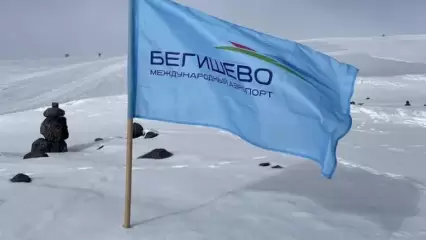 На Эльбрус водрузили флаг нижнекамского аэропорта Бегишево - НТР 24