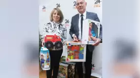Сотрудники детской больницы с перинатальным центром принесли игрушки для акции НТР «Стань Дедом Морозом!»