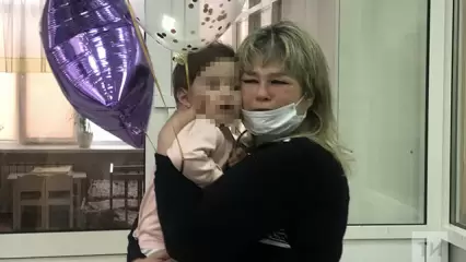 В Татарстане бабушка девочки, над которой издевалась мать, официально оформила опеку над внучкой