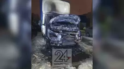 В Казани неизвестный ночью поджёг автомобиль