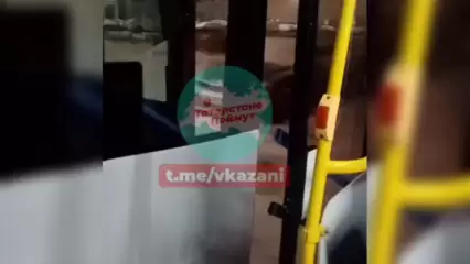 Казанцы показали автобус, у которого во время поездки не закрываются двери - НТР 24