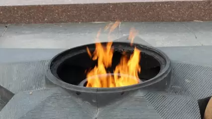 В Челнах подростки потушили Вечный огонь, их поступок попал на видео - НТР 24