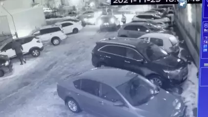 Машину жительницы Нижнекамска директор фитнес-центра мазал яйцами из-за места на парковке - НТР 24