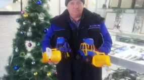 Хабиб Рахманов принёс игрушки для акции НТР «Стань Дедом Морозом!»