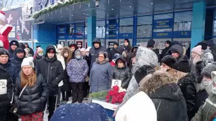 В Нижнекамске простились с хоккеистом «Реактора» Никитой Мокеевым - НТР 24