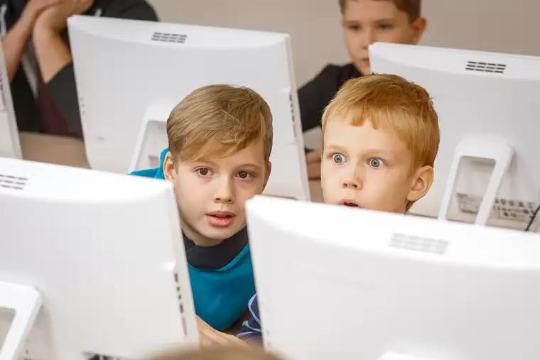 В Нижнекамске для детей открылась международная кибершкола KIBERone