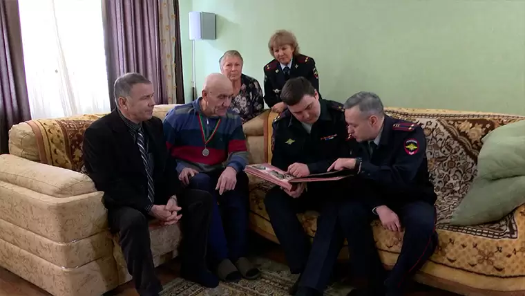 В Нижнекамске с юбилеем поздравили бывшего начальника ГРОВД