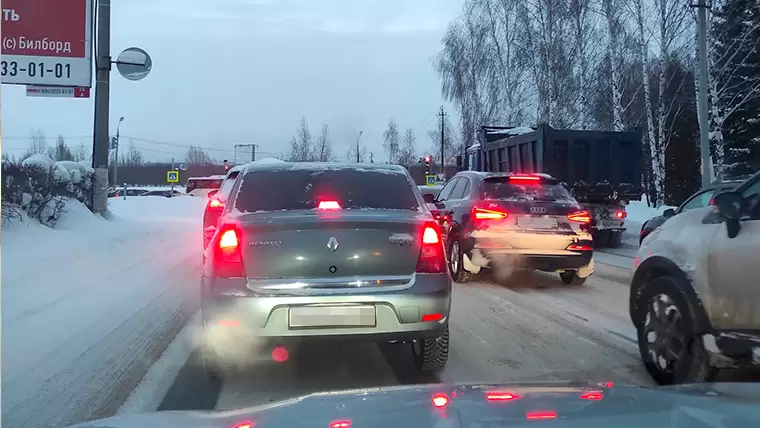 В Нижнекамске из-за аварии на перекрестке образовалась пробка