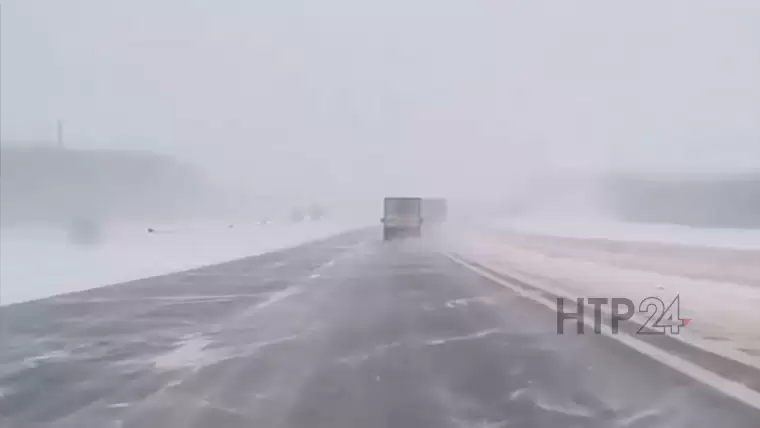 Житель Татарстана снял на видео метель на трассе М7