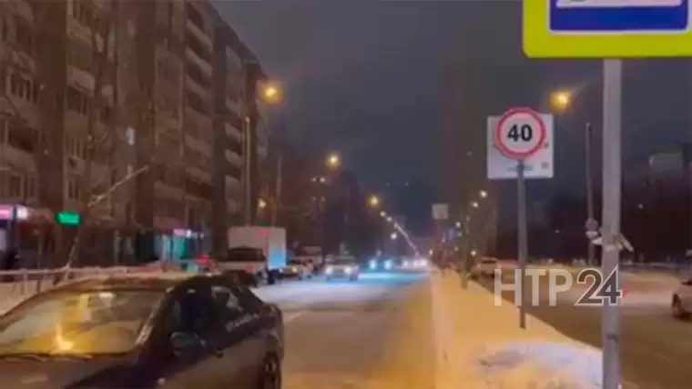 На видео попал момент, как мужчина наезжает на 3-летнюю девочку в Татарстане