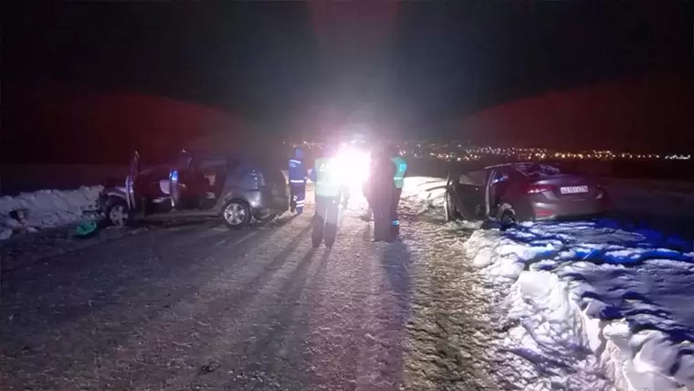 В Татарстане при столкновении двух авто пострадали 8 человек и погиб ребенок