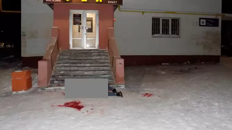 В Нижнекамске у дома на ул. Тукая ударом ножа в спину убили мужчину