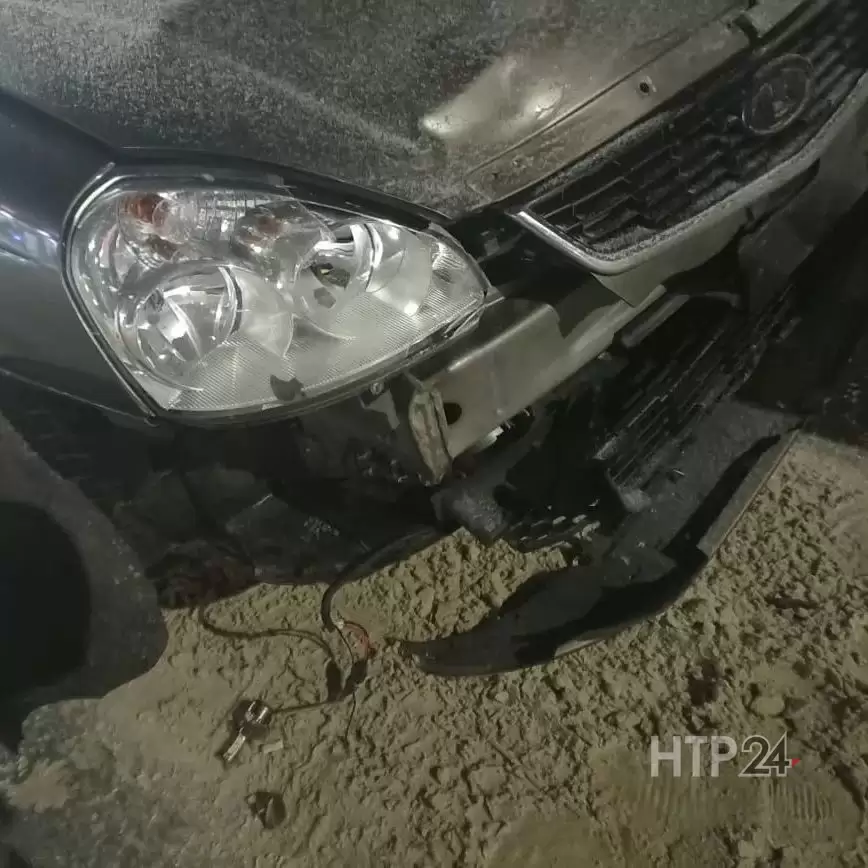 У автомобиля повредился передний бампер в результате аварии