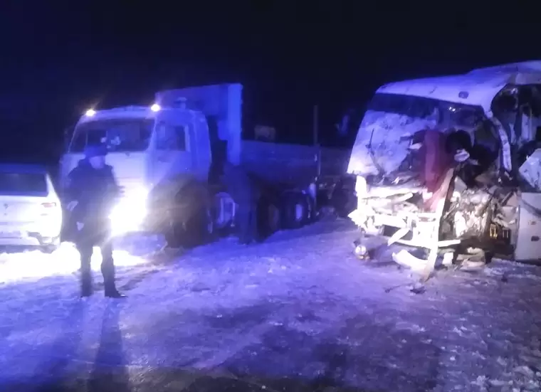 В Татарстане произошло массовое ДТП с автобусом и «КамАЗом», один человек погиб