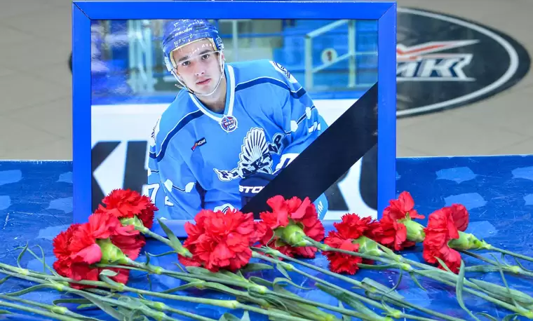 В Нижнекамске хоккеисты почтили памяти бывшего игрока МХК «Реактор» Владимира Паюлы