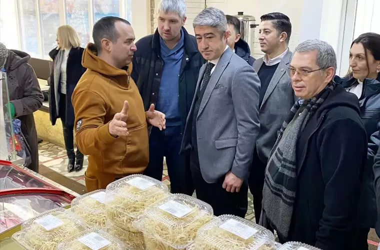 Ильнар Сираев рассказал гостям из Турции о производимой в пекарне продукции