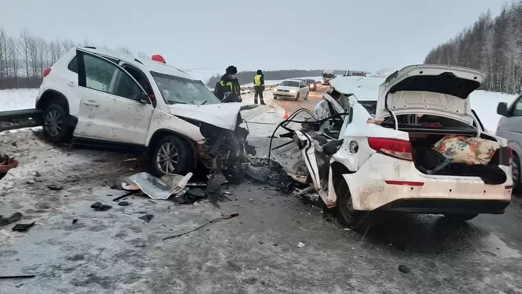 В Татарстане в результате ДТП на трассе погибли четыре человека