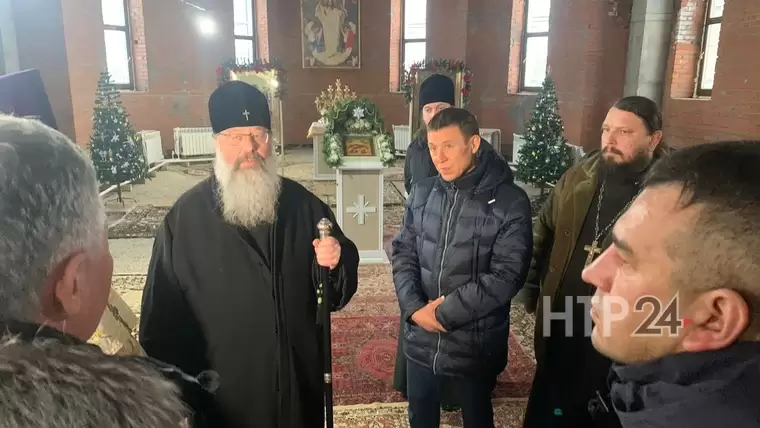 Митрополит Казанский и Татарстанский Кирилл посетил строящийся в Нижнекамске храм
